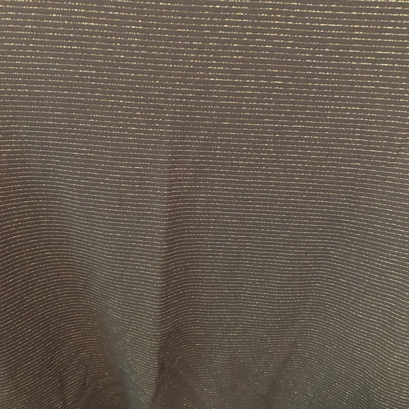 Lululemon back in action gold and black striped. Tags removed but never worn - Picture 3 of 3